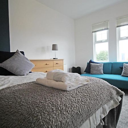 Large Period Chester Home Right On The Canal. Екстер'єр фото